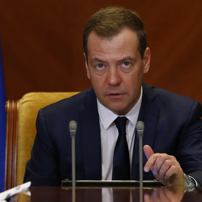 Медведев сократил срок перечисления материнского капитала до 10 дней