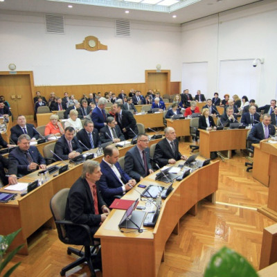 Депутаты ЗСО в первом чтении поддержали законопроекты, направленные на поддержку обманутых дольщиков